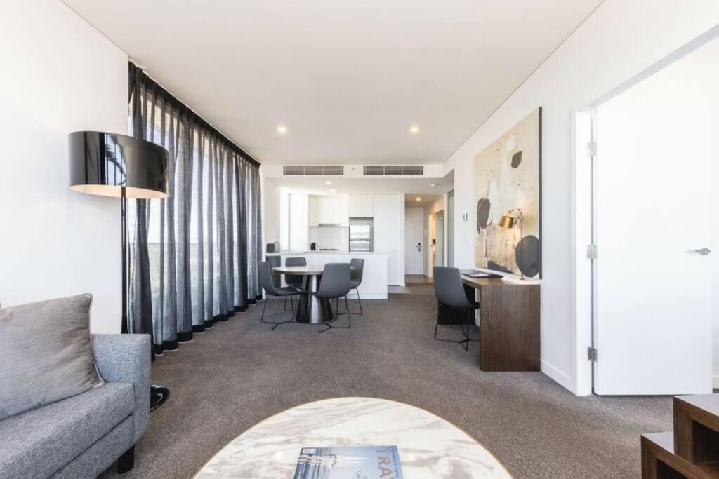 Apartment Chatswood Cbd 2br L Balcony L Parking L Office